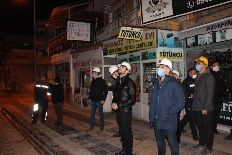 Şiddetli rüzgar çatıların uçmasına sebep oldu