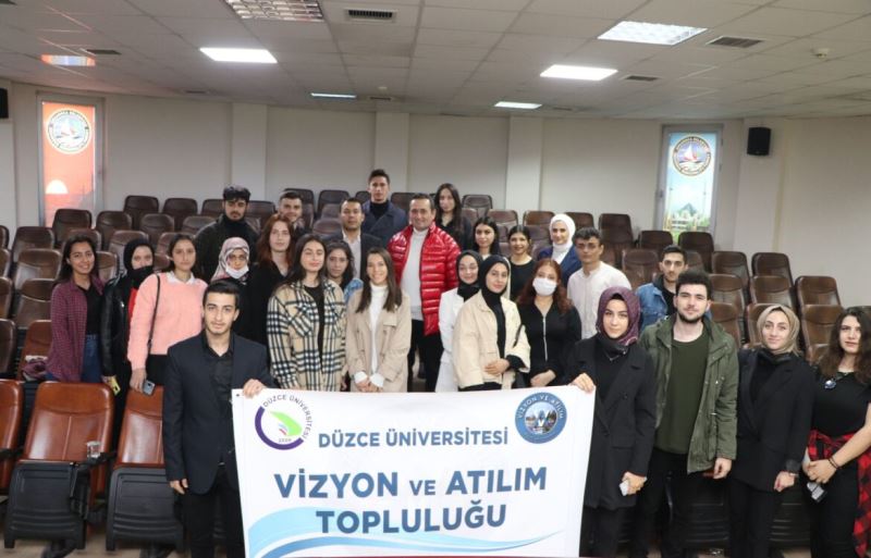 ÜNİVERSİTELİ GENÇLER BELEDİYE BAŞKANI M. OKAN YANMAZ’I MAKAMINDA ZİYARET ETTİ