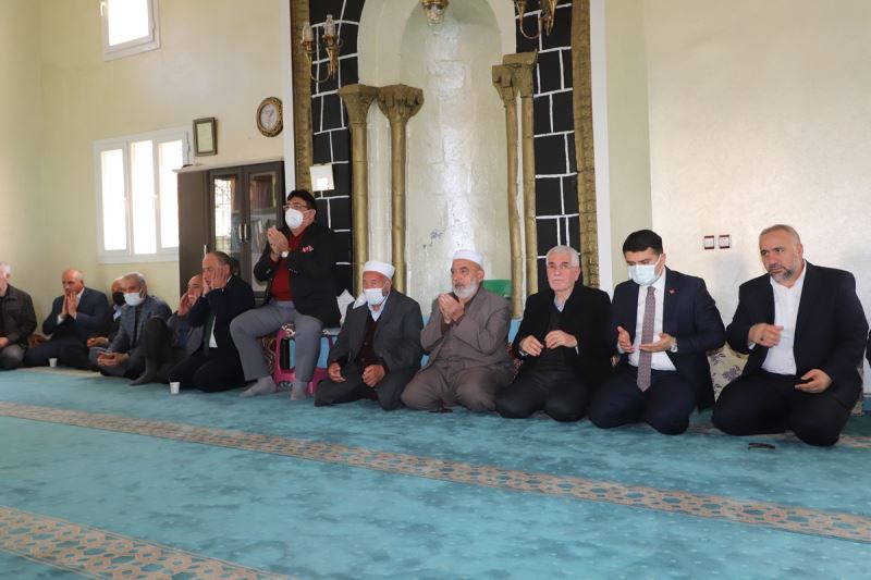 Kaymakam / Belediye Başkan V. Mehmet Tunç, Munis Ailesine Taziyede Bulundu.