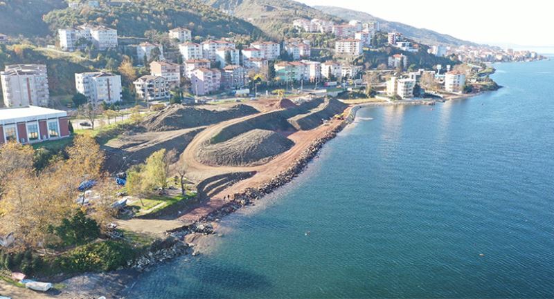 Gölcük Değirmendere - Halıdere sahil düzenlemesi devam ediyor
