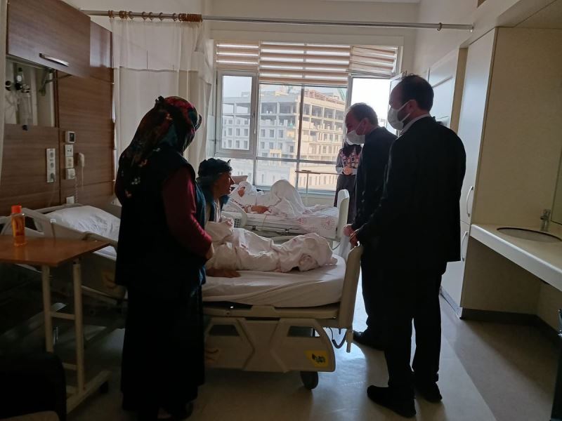 BAŞKANIMIZ, HASTA VE HASTA YAKINLARINI YALNIZ BIRAKMIYOR