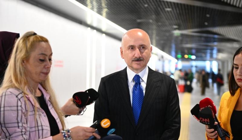 ULAŞTIRMA VE ALTYAPI BAKANI KARAİSMAİLOĞLU, PENDİK-SABİHA GÖKÇEN METRO HATTINI KULLANDI