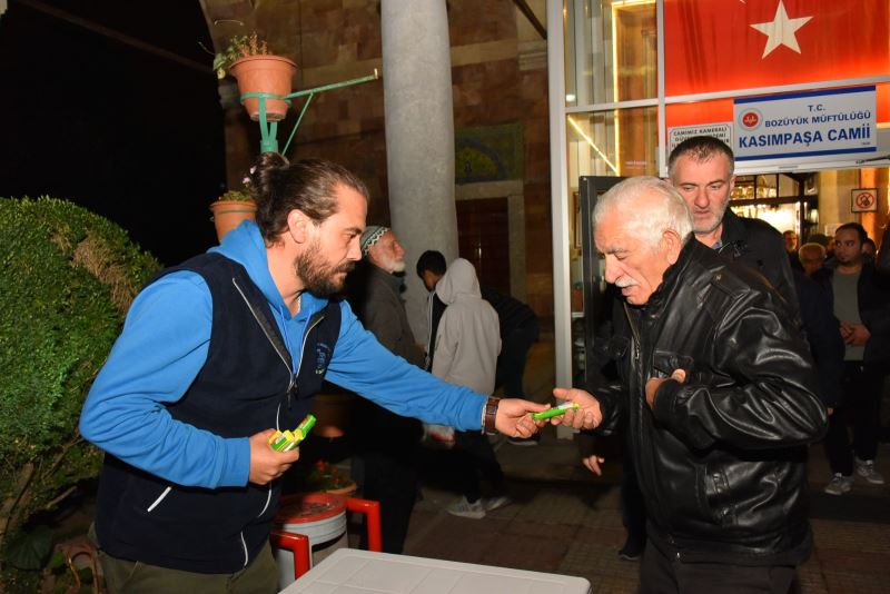 MEVLİD KANDİLİ’NDE ŞEKERLER BOZÜYÜK BELEDİYESİ’NDEN