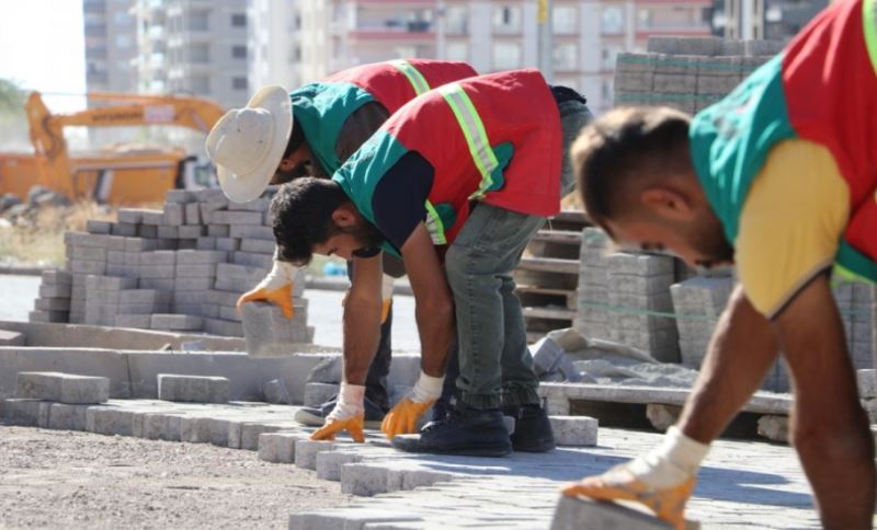 DOĞUKENT’TE YENİ YOLLAR KİLİTLİ PARKEYLE DÖŞENİYOR