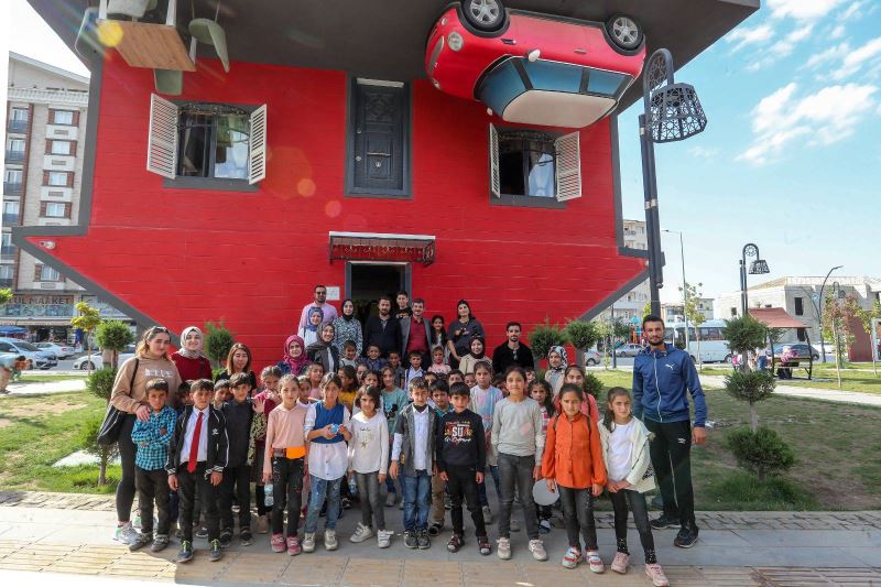 DEPREMZEDE ÇOCUKLAR İLK KEZ İPEKYOLU’NDA 7D SİNEMAYLA TANIŞTI
