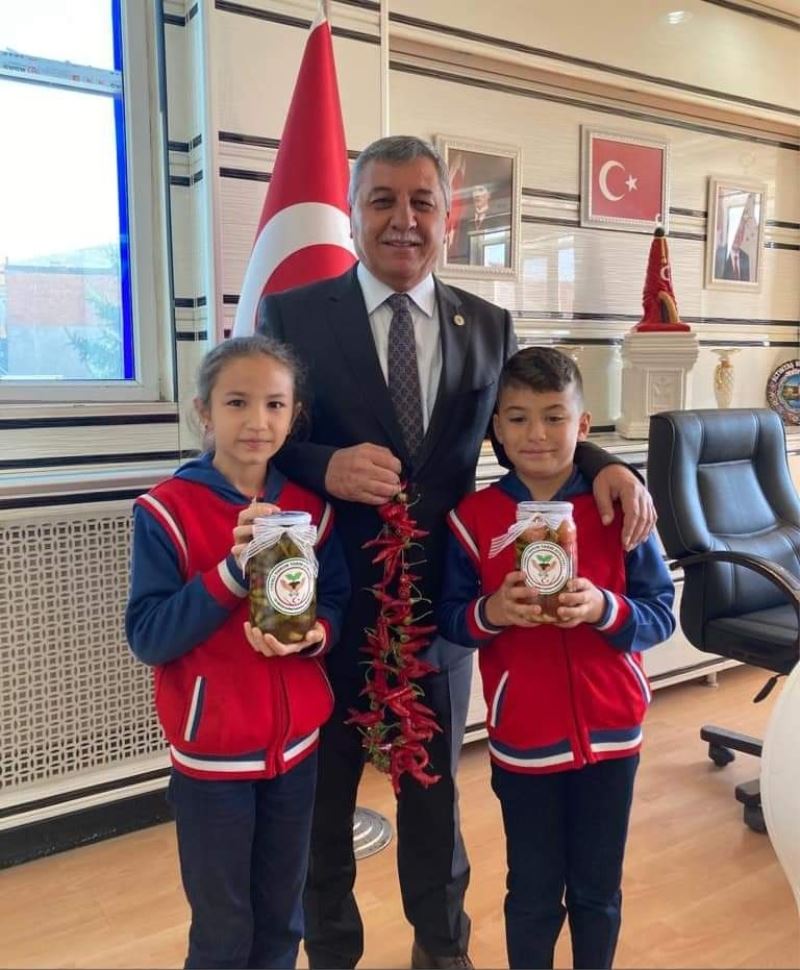Zafer İlkokulu öğrencilerimizden Yerli Tohum Tarım Atölyesi Projesi...