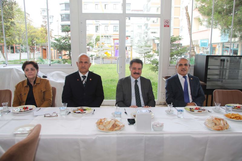 Başkan Deveci’den emekli astsubaylara: Burası sizin eviniz