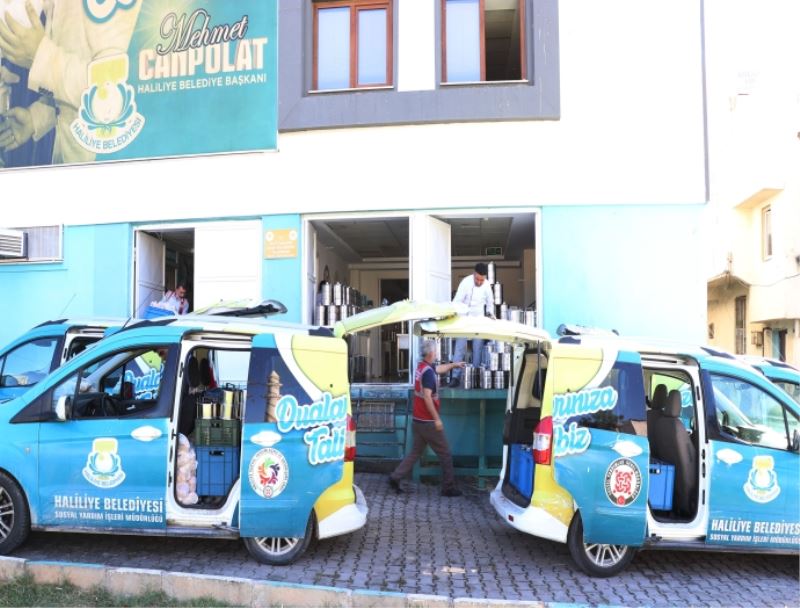 HALİLİYE’DE 712 HANEYE GÜNLÜK SICAK YEMEK ULAŞTIRILIYOR