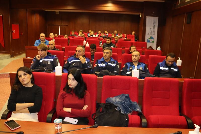 İZMİT BELEDİYESİ’NDE KADINA YÖNELİK ŞİDDETİ ÖNLEME EĞİTİMİ VERİLİYOR