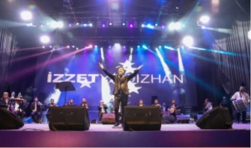 İzzet Yıldızhan Sur Kültür Yolu Festivalinde sevenleriyle buluştu