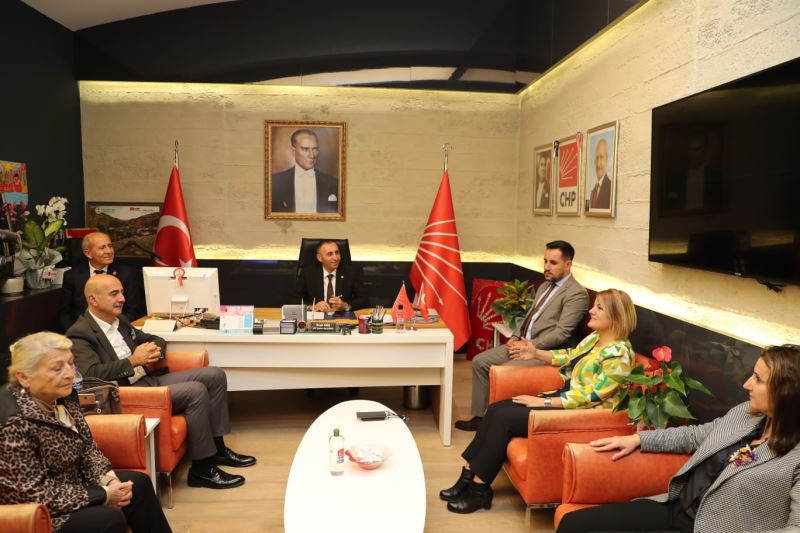 BAŞKAN HÜRRİYET’TEN CHP ÇAYIROVA BAŞKANI ENİŞ’E HAYIRLI OLSUN ZİYARETİ