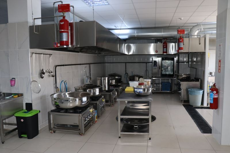 İZMİT BELEDİYESİ AŞEVİ’NDEN SICAK SOFRALARA UZANAN YOLCULUK