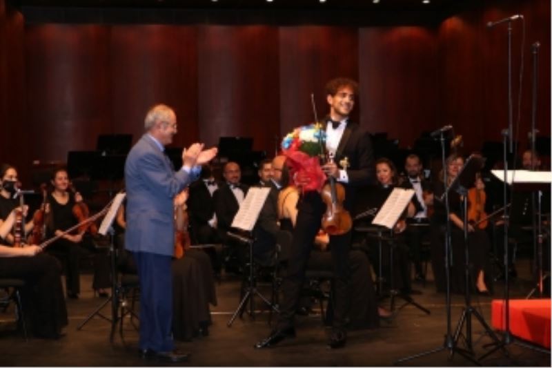 SENFONİ ORKESTRASI VE ELVİN’DEN UNUTULMAZ KONSER