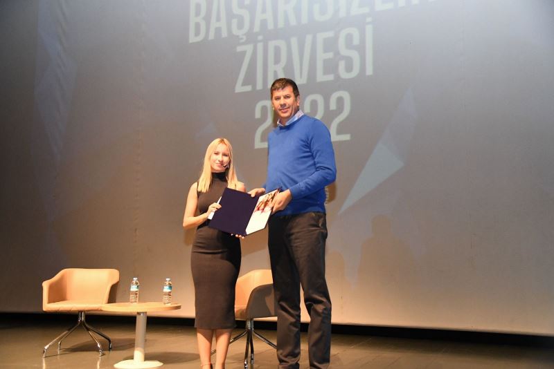 Başkan Odabaşı Başarısızlık Zirvesi’nde Gençlere Seslendi: 