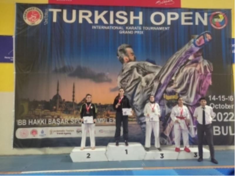 DBB antrenörü turnuvadan altın madalyayla döndü