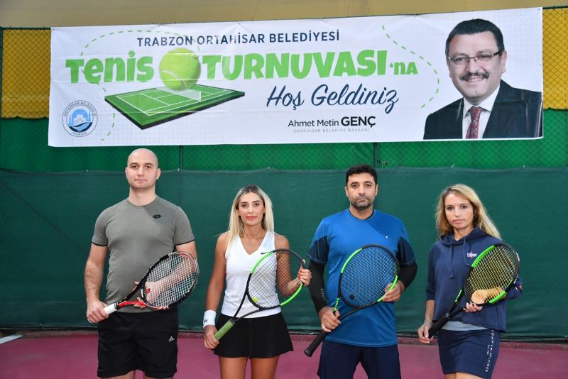 Veteran Tenis Turnuvası tüm hızıyla sürüyor!