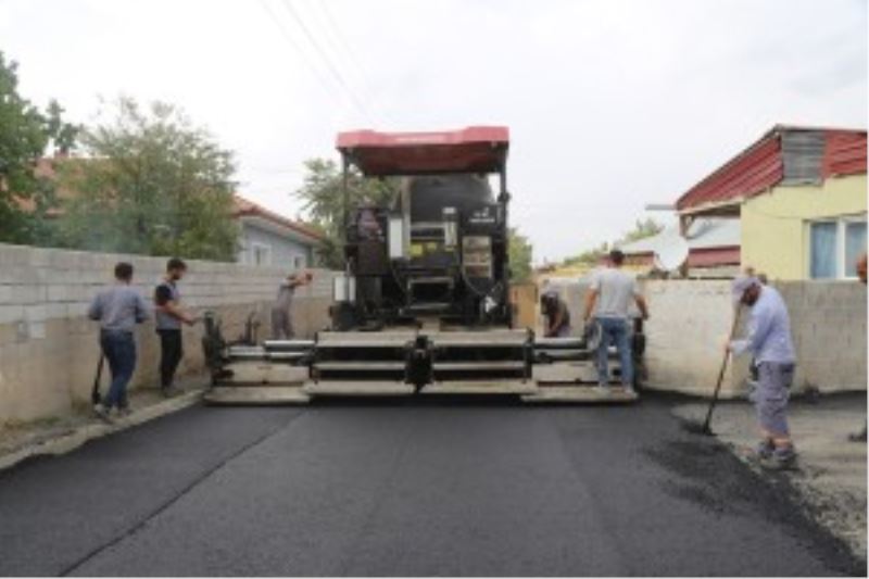 Yoğurtlu yerleşkesinde asfalt serim çalışmaları devam ediyor