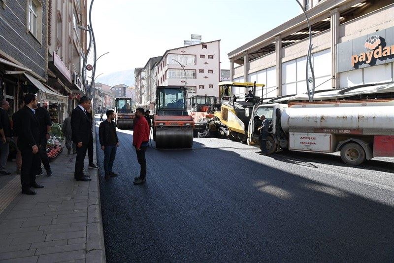 CUMHURİYET VE HÜRRİYET CADDELERİNDE HUMMALI ÇALIŞMA