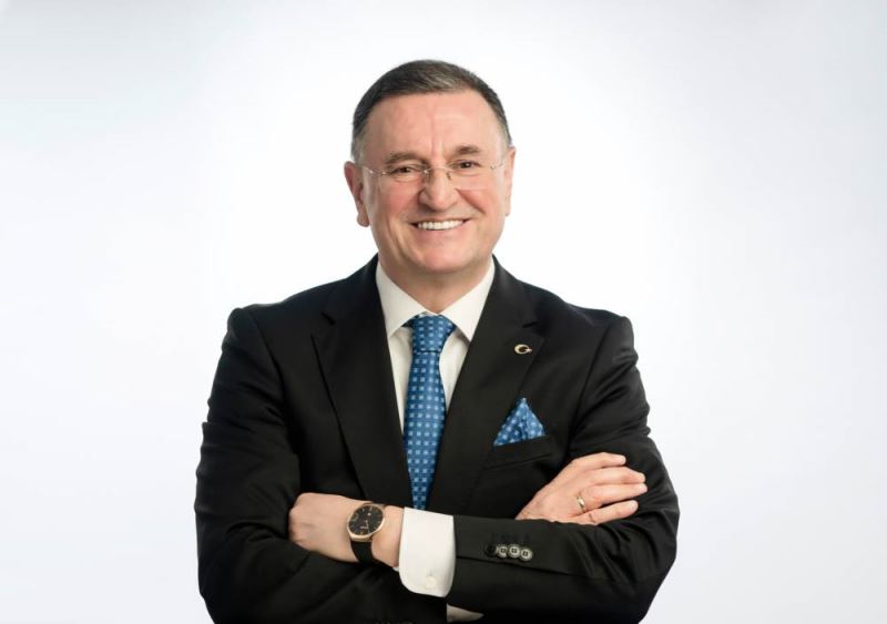 LÜTFÜ SAVAŞ: “İNANDIĞIM DEĞERLERİN ZARAR GÖRDÜĞÜ BİR YERDE DURAMAM”