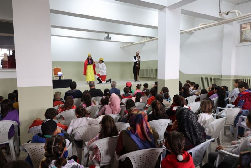 Kasaba Ve Köylerde Yaşayan Çocuklar Tiyatroyla Buluşuyor