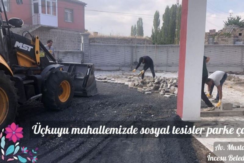 İlçemize bağlı Üçkuyu mahallesi sosyal tesislerinde parke çalışması devam ediyor. Daha güzel İNCESU için çalışıyoruz.