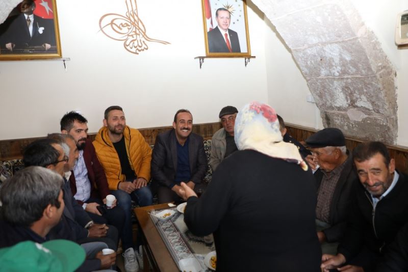 Belediye Başkanımız Av. Mustafa İLMEK, Hemhal Odasına kıymetli ilçe halkımızla hasbihal edip istek ve taleplerini dinledi.