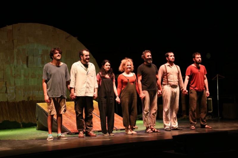 ZÜLFÜ LİVANELİ’NİN ESERİ ‘SON ADA’ HATAY’DA SAHNELENDİ
