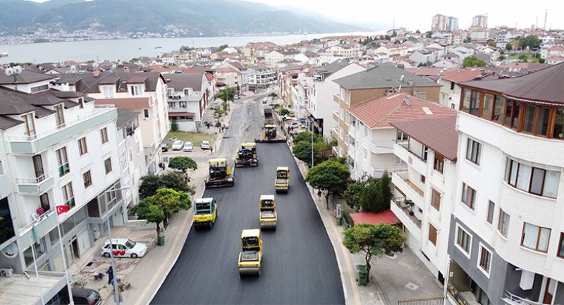 Körfez Akşemsettin Caddesi ve Cumhuriyet Bulvarı’nda aşınma asfaltı serildi