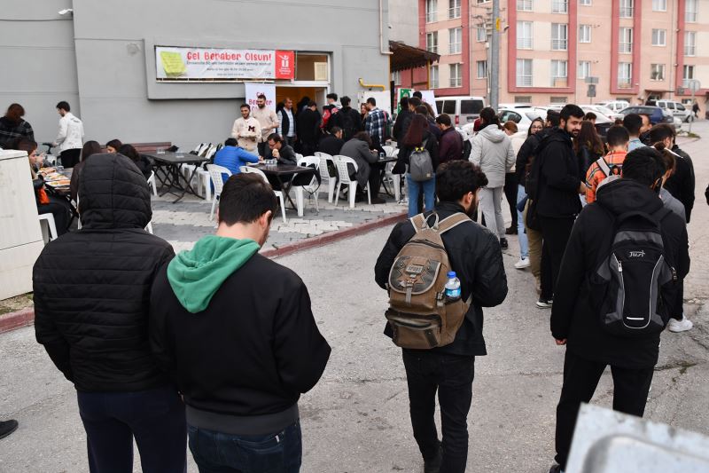 ÖĞRENCİLER YEMEK DESTEĞİNDEN ÇOK MEMNUN