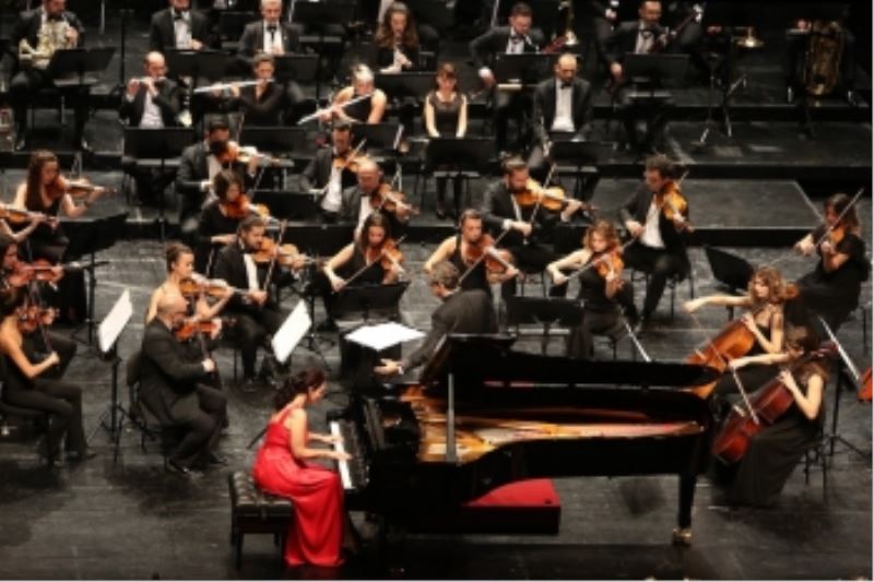 SENFONİ ORKESTRASINDAN BÜYÜLEYİCİ KONSER