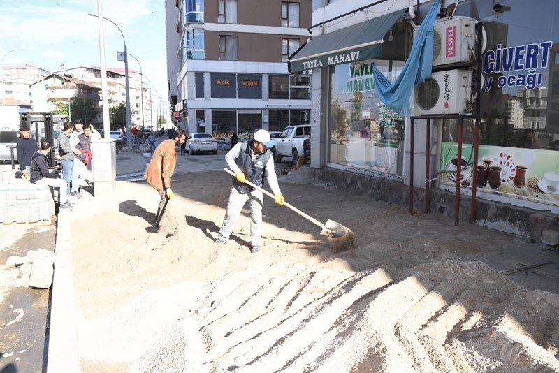 ✔️ HÜRRİYET CADDESİ ÜSTYAPI PROJESİNDE ÖNEMLİ MESAFE KAT EDİLDİ