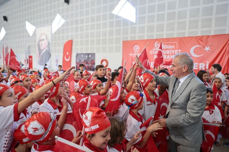 Bayram coşkusu yüzme şenlikleri ile başladI