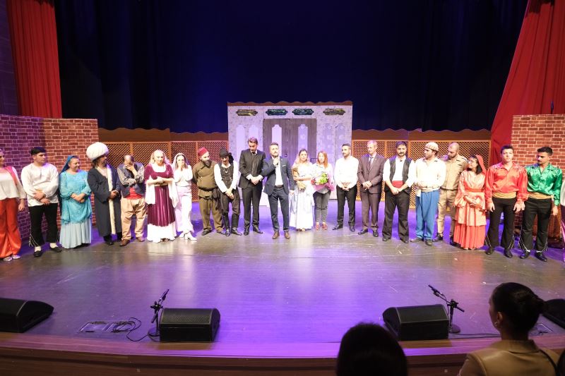 Namık Kemal Bölge Tiyatrosu Yedi Kocalı Hürmüz oyunu ile perdelerini açtı