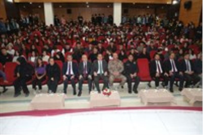 Eğitimci-Yazar Tahir Fatih Andı‘nın Atatürk Kültür Merkezinde gerçekleştirmiş olduğu söyleşi
