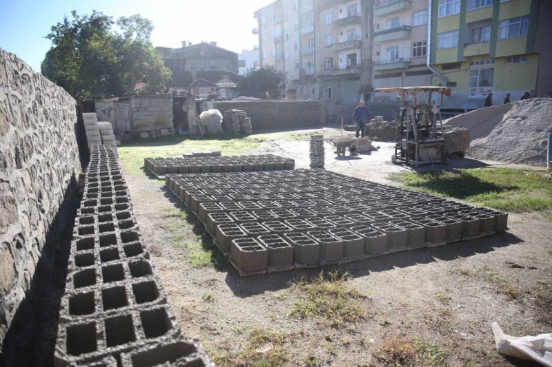Briketçi esnaflarımızı yeni yerlerine taşıyoruz