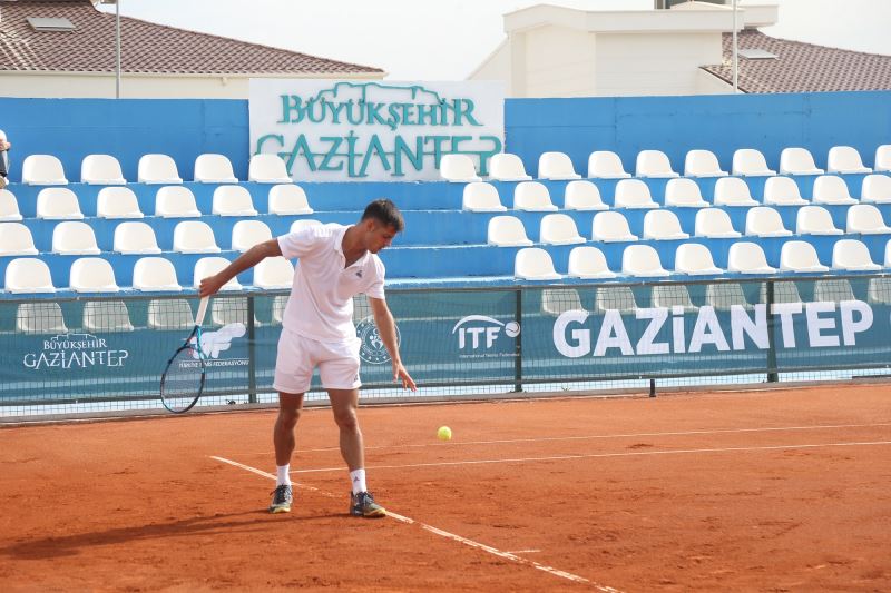 ULUSLARARASI GAZİANTEP CUP TENİS TURNUVASI’NDA SPORCULARIN PERFORMANSI BÜYÜK İLGİ TOPLUYOR