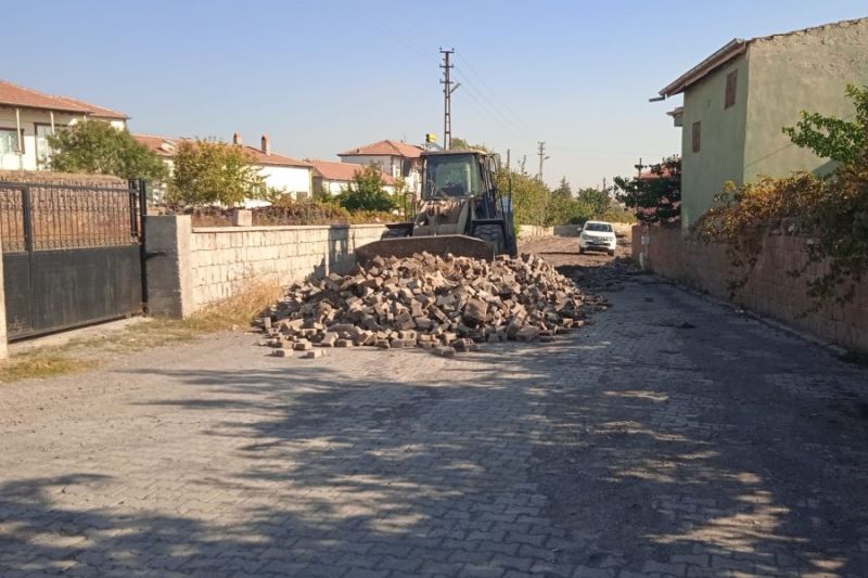 İlçemize bağlı Örenşehir mahallesinde parke çalışması devam ediyor.