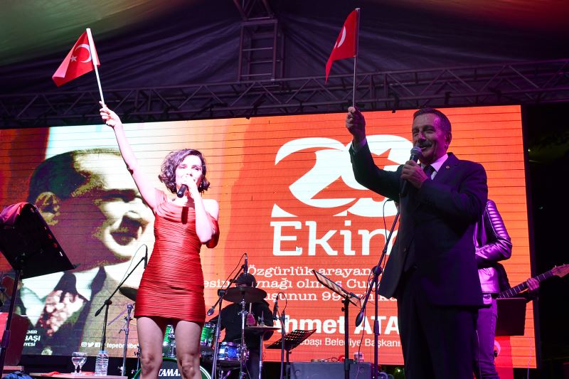 YÜREKLER CUMHURİYET SEVİNCİ İLE ISINDI