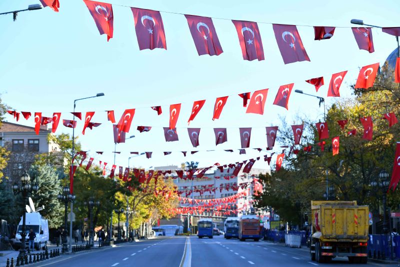 ANKARA KIRMIZI BEYAZA BÜRÜNDÜ: CUMHURİYET COŞKUSU DEVAM EDİYOR