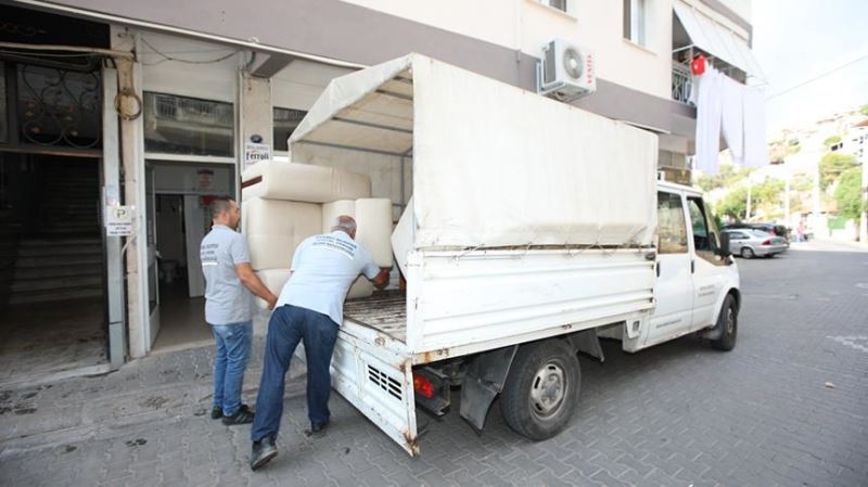 Bayraklı Belediyesinden üniversite öğrencilerine ev eşyası desteği