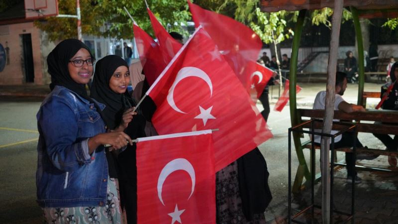 CUMHURİYET COŞKUSUNU ORHAN HAKALMAZ