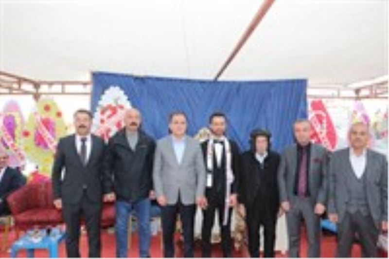 Vali/Belediye Başkan Vekilimiz Sayın İdris Akbıyık, Ümran Kaya ve Mücahit Kaya çiftinin düğün törenine katıldı.