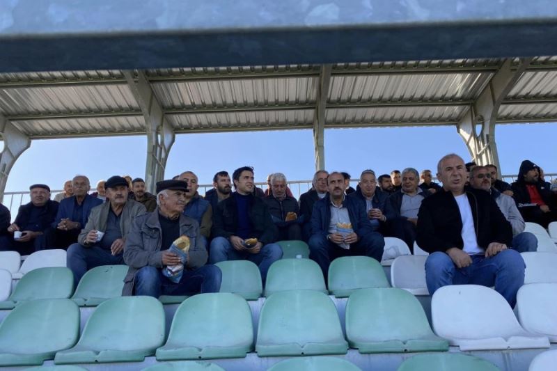 İlçe kaymakamız Sn. Aydın Göçer, Belediye Başkanımız Sn. Av.Mustafa İLMEK ile birlikte ilçemiz stadyumunda oynanan İncesu Gençlik Sporun birinci amatör küme maçını izleyerek takımımıza destek verdiler.