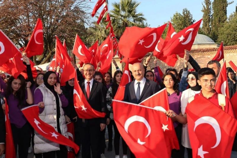 PROTOKOLDEN GEBZELİLERE BİNLERCE TÜRK BAYRAĞI