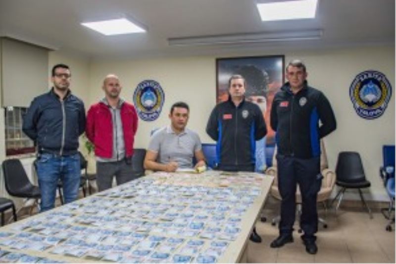 BİR DİLENCİNİN ÜZERİNDEN 12 BİN TL PARA ÇIKTI