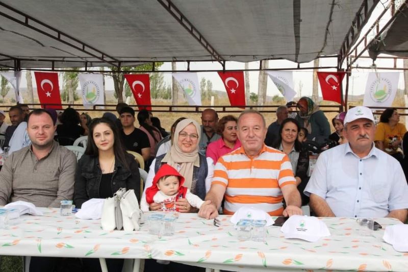 BELEDİYE PERSONELİ PİKNİKTE STRES ATTI
