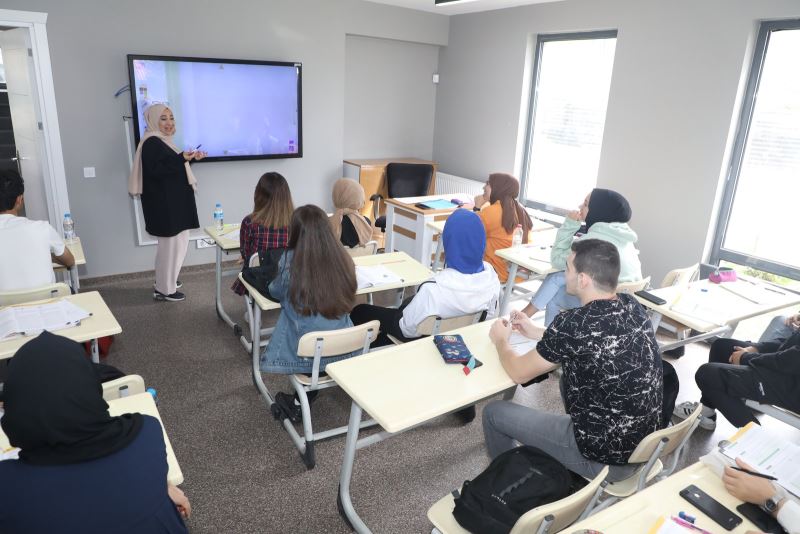 Yeşilpınar Gençlik Merkezinde gençler geleceğe umutla bakıyor
