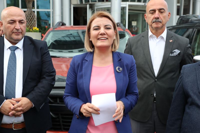 BAŞKAN HÜRRİYET VE YÖNETİCİ KADROSU ŞAHSİ ARAÇLARINI VATANDAŞLARIN HİZMETİNE SUNDU