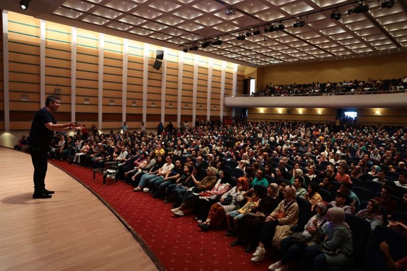 Türkiye’nin en ünlü yazarları bu fuarda