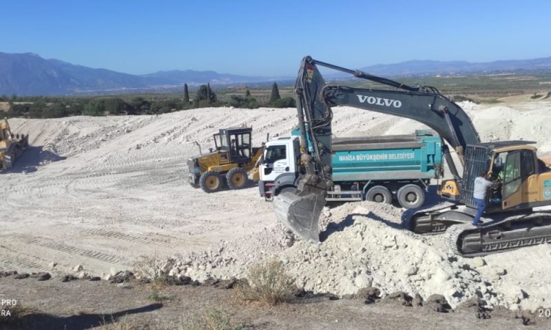 Saruhanlı Develi’nin Göletleri Bakımdan Geçti